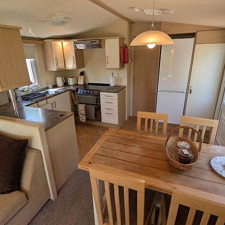 Red Squirrel Holiday Home In The Countryside, 10 Mins To Lligwy Beach Llandyfrydog Zewnętrze zdjęcie