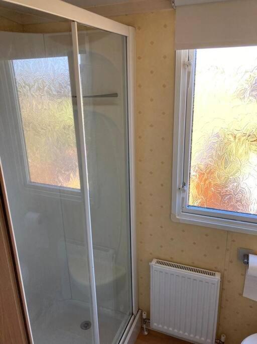 Red Squirrel Holiday Home In The Countryside, 10 Mins To Lligwy Beach Llandyfrydog Zewnętrze zdjęcie