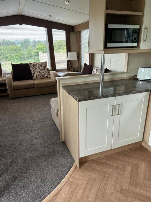 Red Squirrel Holiday Home In The Countryside, 10 Mins To Lligwy Beach Llandyfrydog Zewnętrze zdjęcie